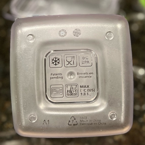 FoodSaver Vacuum sealer machine with foodsaver containers included, Bundle DEAL! - Picture 8 of 16